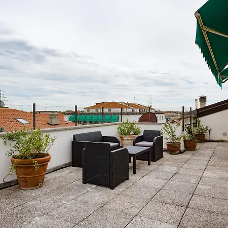 Amazing Flat With Big Terrace And Private Car Park